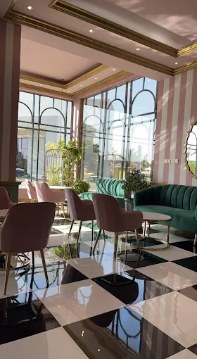 Fresh healthy cafe interior in Manama, Bahrain (4)