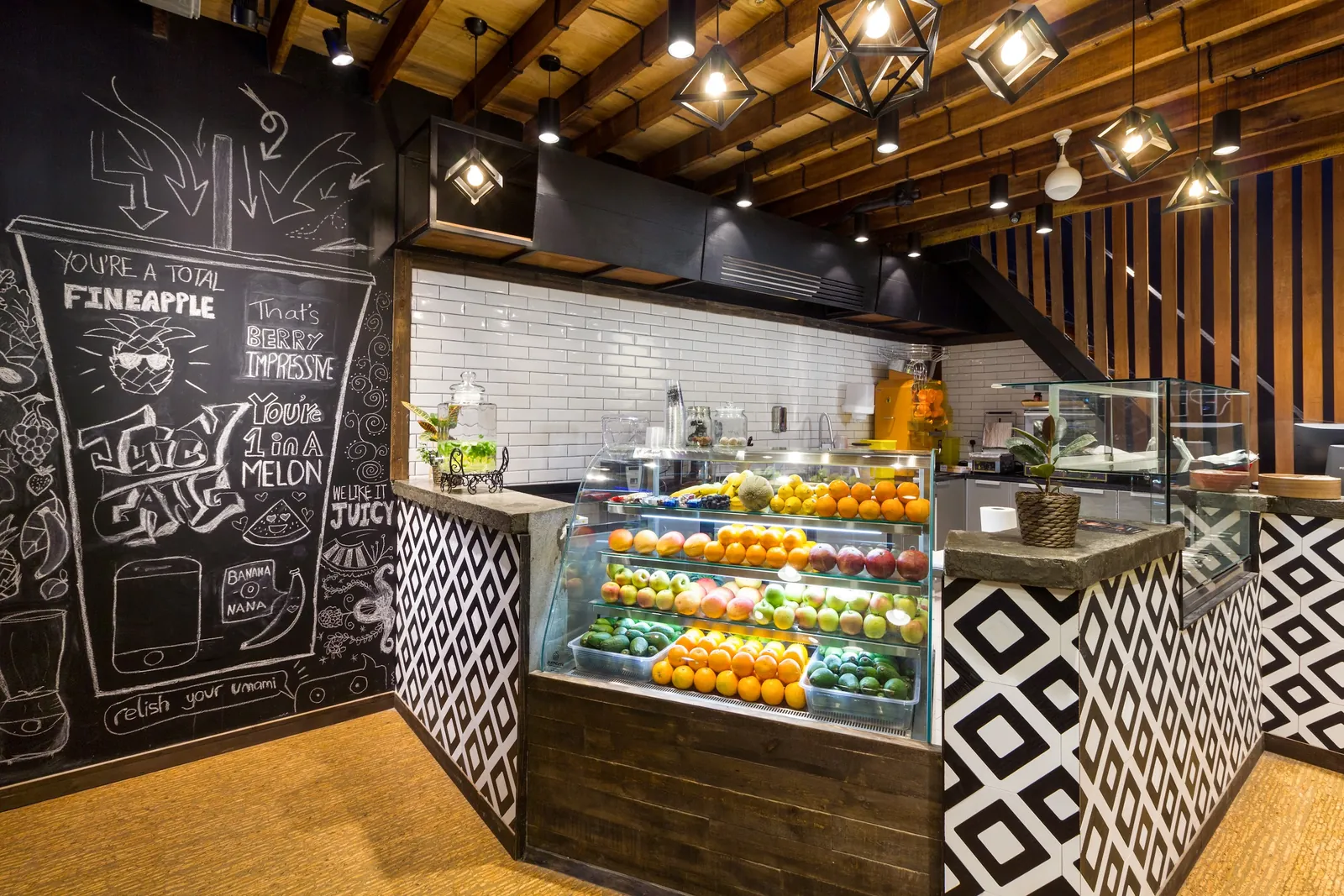 Jumami Juice Bar interior in Bahrain (4)