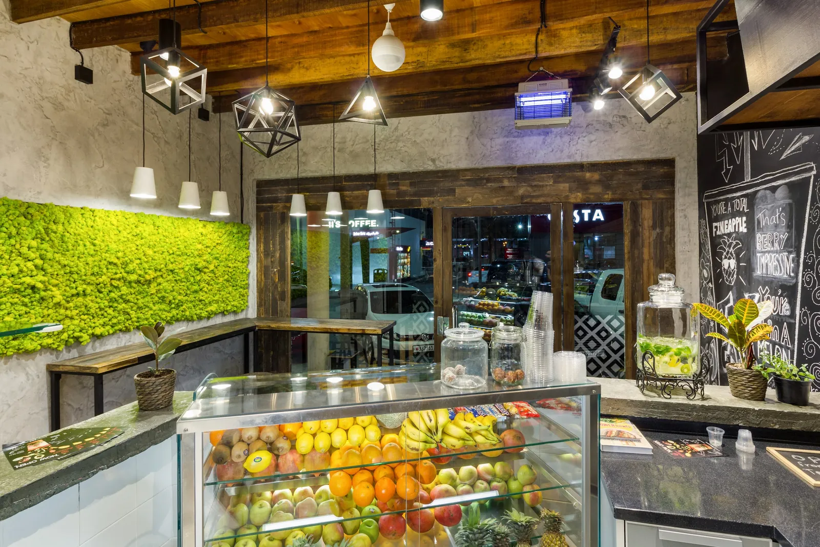 Jumami Juice Bar interior in Bahrain (5)