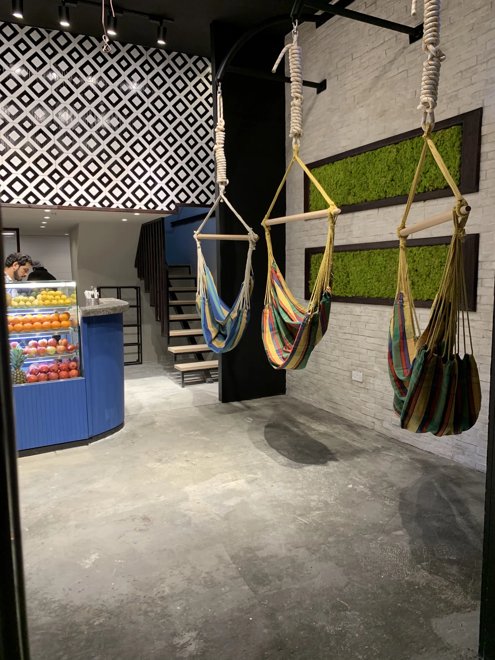 Jumami Juice Bar interior in Bahrain (8)