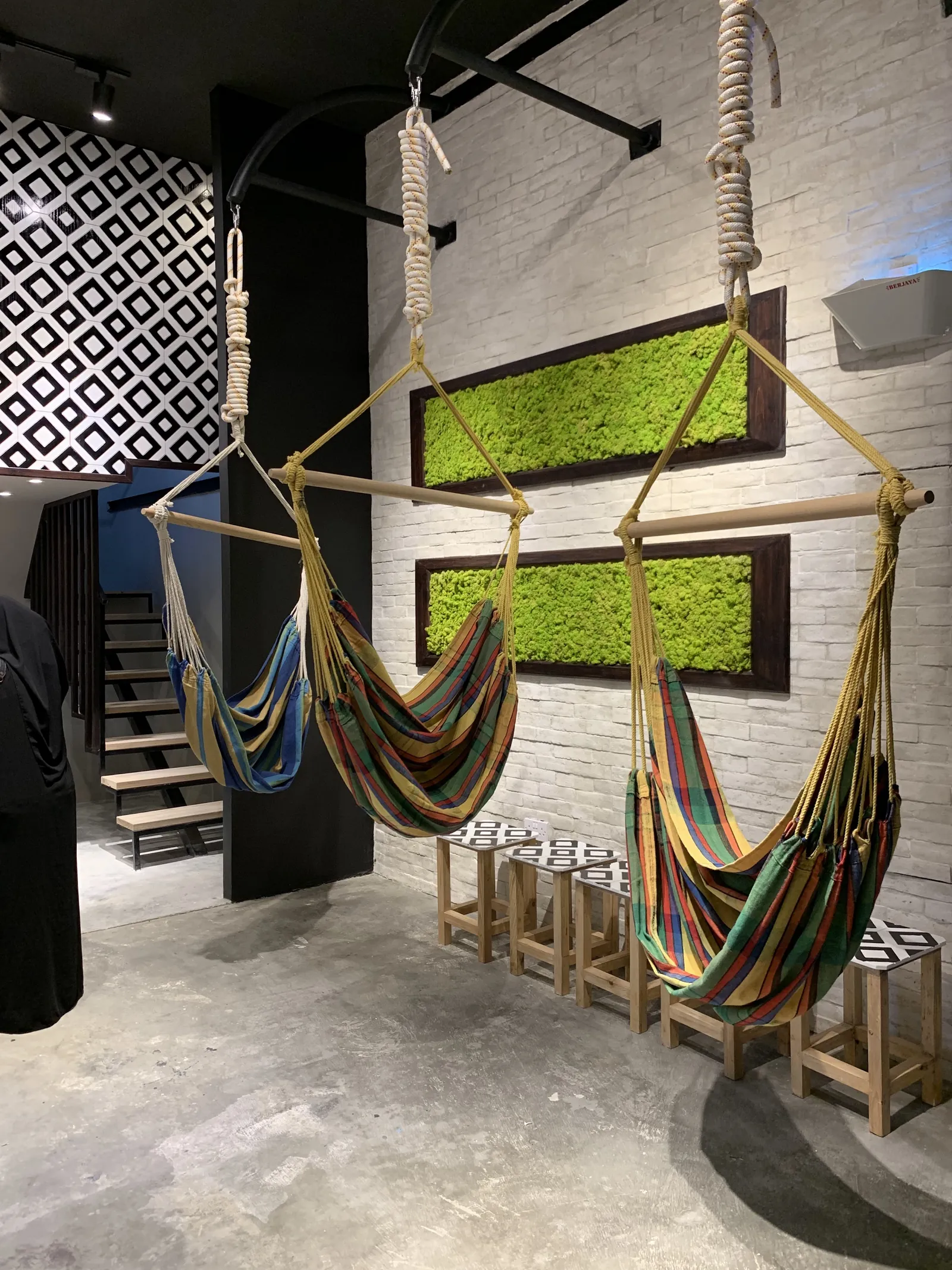 Jumami Juice Bar interior in Bahrain (9)