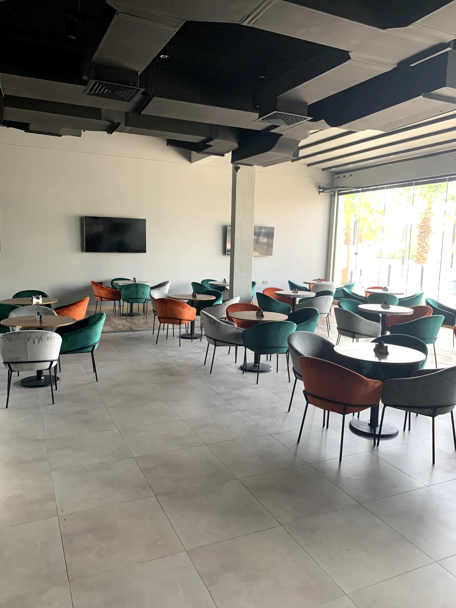 La Terraza shisha cafe interior in Bahrain (3)