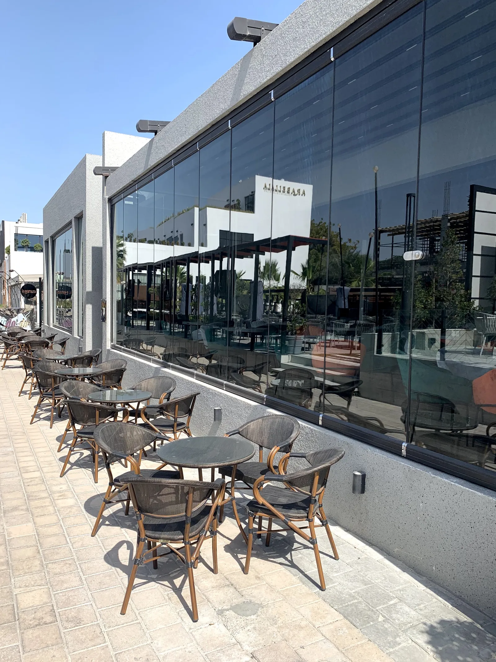 La Terraza shisha cafe interior in Bahrain (4)